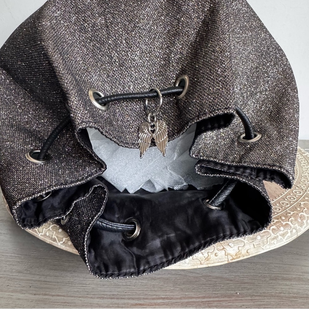 Victoria's Secret Bucket Drawstring Backpack Black Glitter‎ Angel Wings Charm - Picture 7 of 8